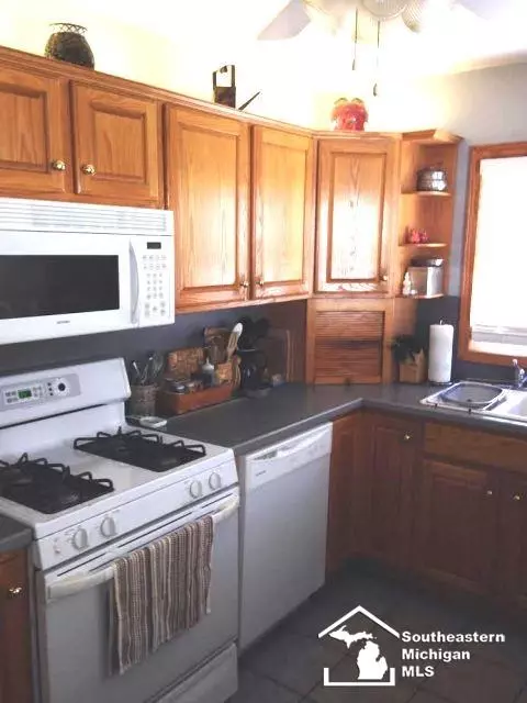 8242 Huron, Taylor, MI 48180 photo 2