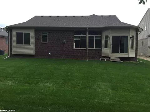 22350 Brantingham, Macomb, MI 48044 photo 2