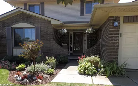 45926 Meadow, Macomb, MI 48044 photo 2