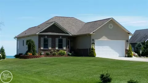 4470 Lakeshore, Deckerville, MI 48427 photo 2
