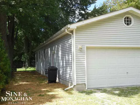 725 Washington, Algonac, MI 48001 photo 3