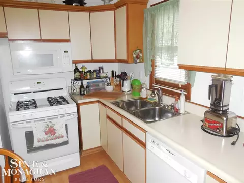 725 Washington, Algonac, MI 48001 photo 25