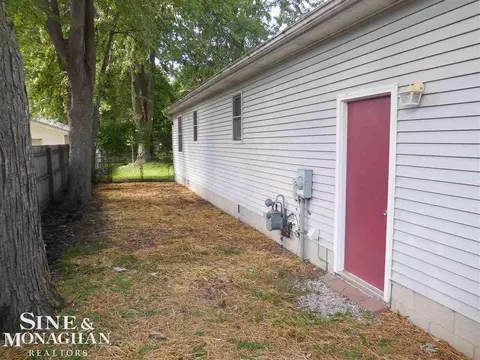 725 Washington, Algonac, MI 48001 photo 15