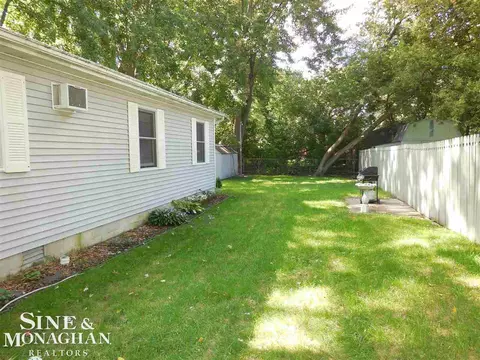 725 Washington, Algonac, MI 48001 photo 5