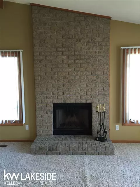 21637 Clifford, Macomb, MI 48044 photo 4