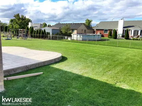 21637 Clifford, Macomb, MI 48044 photo 25