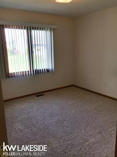 21637 Clifford, Macomb, MI 48044 photo 13