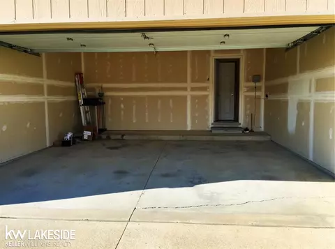 21637 Clifford, Macomb, MI 48044 photo 32