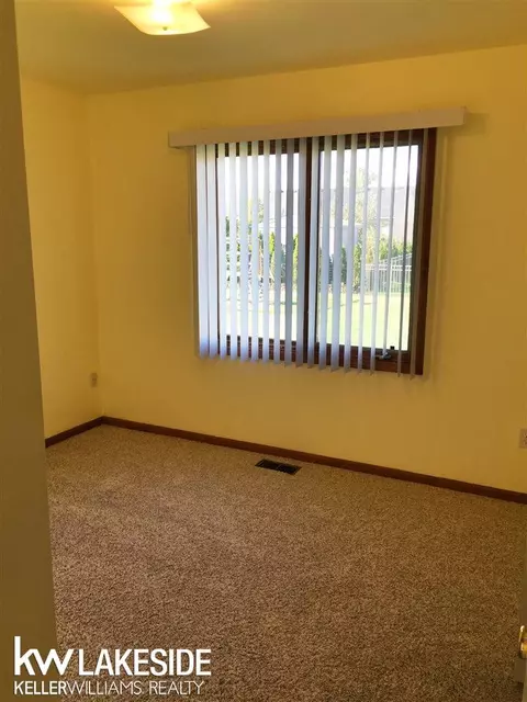 21637 Clifford, Macomb, MI 48044 photo 14