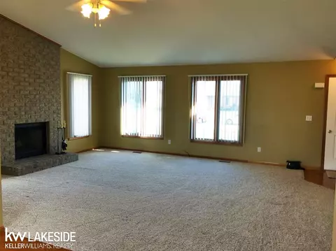 21637 Clifford, Macomb, MI 48044 photo 6