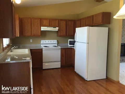 21637 Clifford, Macomb, MI 48044 photo 9
