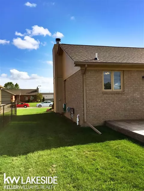 21637 Clifford, Macomb, MI 48044 photo 26