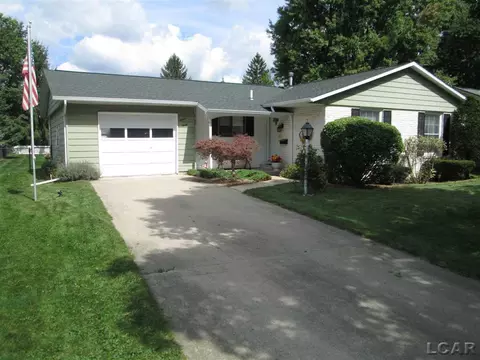 1240 Vine, Adrian, MI 49221 photo 2