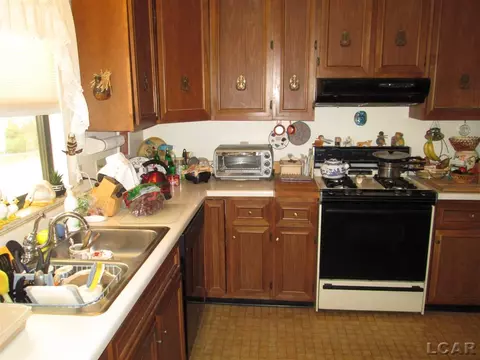 1240 Vine, Adrian, MI 49221 photo 12