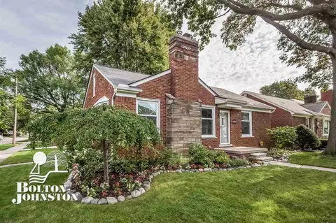2040 Allard, Grosse Pointe Woods, MI 48236 photo 2