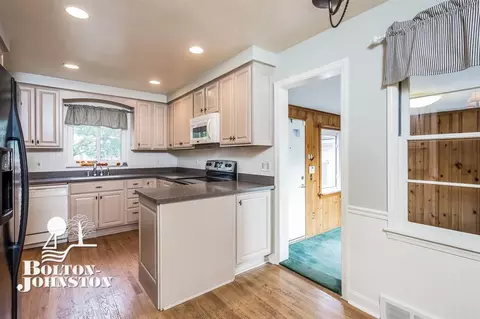 2040 Allard, Grosse Pointe Woods, MI 48236 photo 7