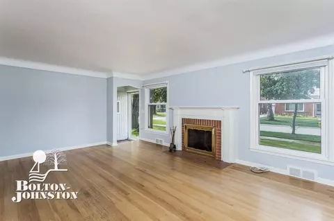 2040 Allard, Grosse Pointe Woods, MI 48236 photo 5