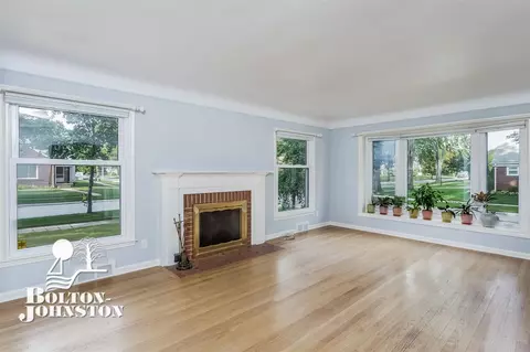 2040 Allard, Grosse Pointe Woods, MI 48236 photo 3