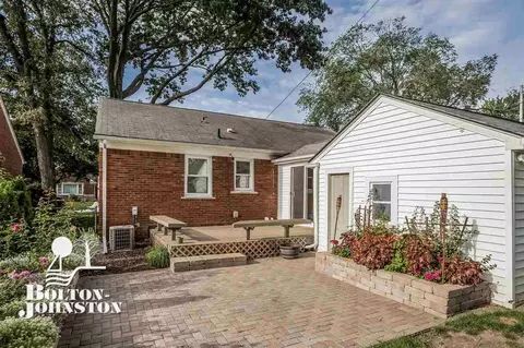 2040 Allard, Grosse Pointe Woods, MI 48236 photo 28