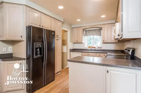 2040 Allard, Grosse Pointe Woods, MI 48236 photo 9