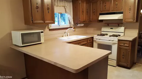 3951 Forge, Troy, MI 48083 photo 8
