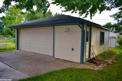 16454 10 Mile, Eastpointe, MI 48021 photo 10