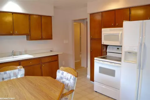 16454 10 Mile, Eastpointe, MI 48021 photo 3