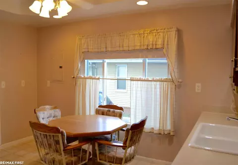 16454 10 Mile, Eastpointe, MI 48021 photo 4