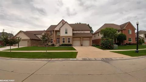 46514 Chalmers, Macomb, MI 48044 photo 2