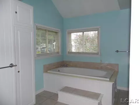 877 Addison, Adrian, MI 49221 photo 14