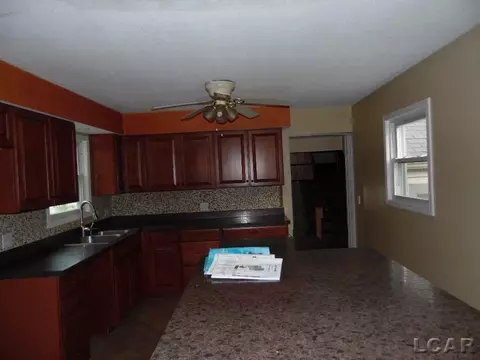 877 Addison, Adrian, MI 49221 photo 11