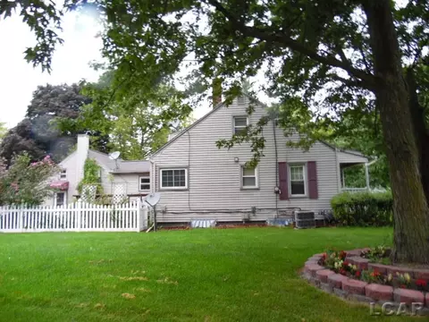 877 Addison, Adrian, MI 49221 photo 2