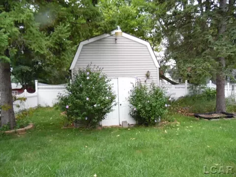 877 Addison, Adrian, MI 49221 photo 5