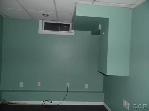877 Addison, Adrian, MI 49221 photo 17