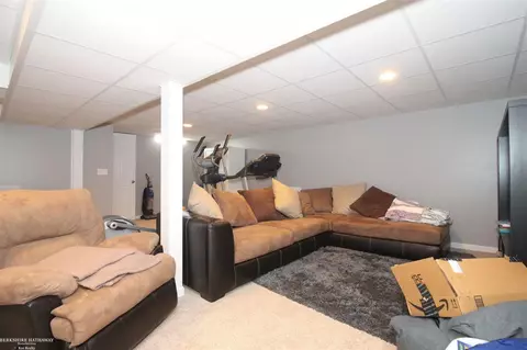 32742 Stricker, Warren, MI 48088 photo 17