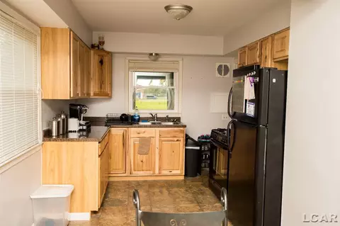 417 Riverside, Adrian, MI 49221 photo 9