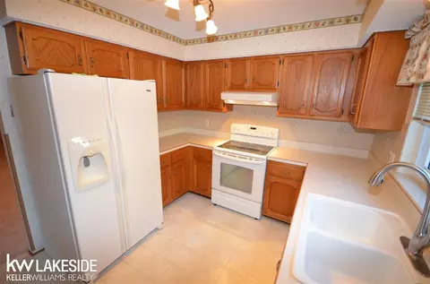 46424 Meadow, Macomb, MI 48044 photo 11