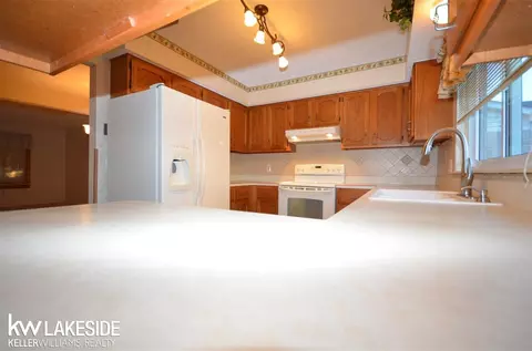 46424 Meadow, Macomb, MI 48044 photo 9