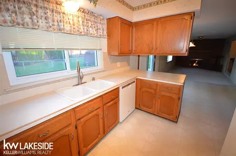 46424 Meadow, Macomb, MI 48044 photo 12