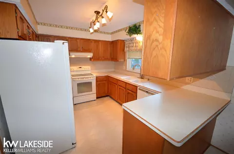 46424 Meadow, Macomb, MI 48044 photo 10