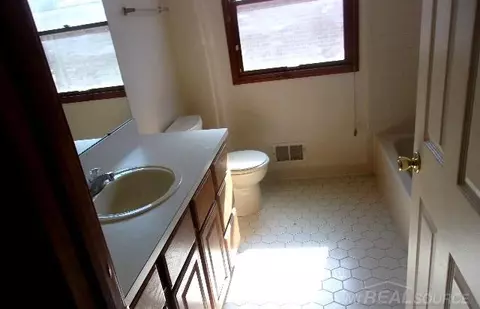 33837 Pineview, Fraser, MI 48026 photo 8