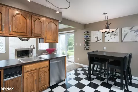 32036 Bunert, Warren, MI 48088 photo 4