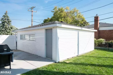 32036 Bunert, Warren, MI 48088 photo 23