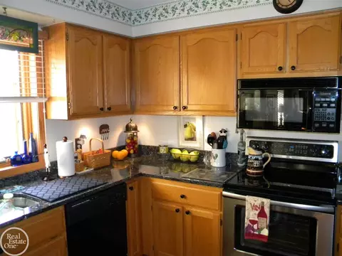 18966 Plantation, Macomb, MI 48044 photo 3