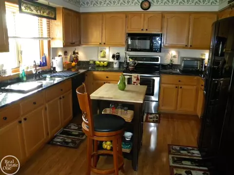 18966 Plantation, Macomb, MI 48044 photo 2