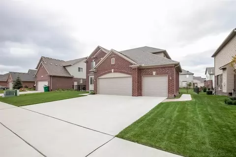 20820 Stalybridge, Macomb, MI 48044 photo 4