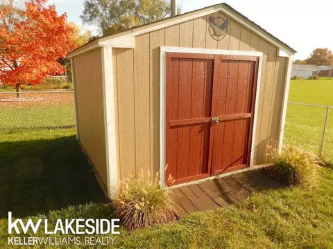 33500 Klein, Fraser, MI 48026 photo 3