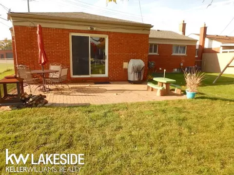 33500 Klein, Fraser, MI 48026 photo 2