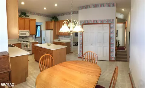 53214 Freda, Macomb, MI 48042 photo 9