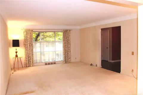 17217 E Jefferson, Grosse Pointe, MI 48230 photo 3
